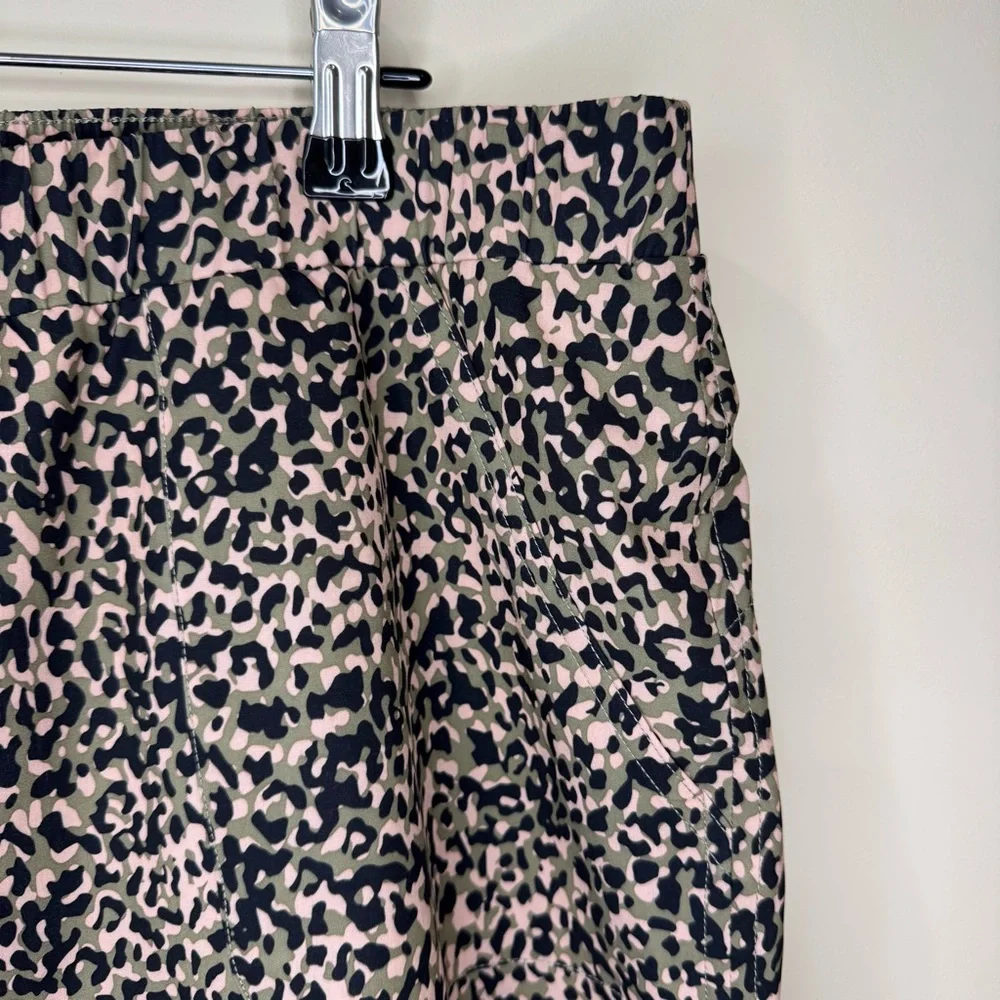 Chico's Zenergy Skort - Black Tan Green Animal Print - Size 1.5 / US 10 - EUC - Picture 6 of 10